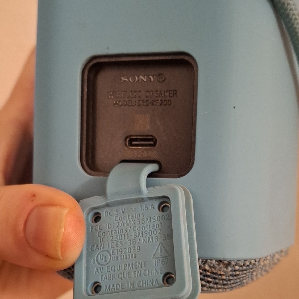 Sony Blue Portable Speaker with Minimalist Design - Picture 9 of 10